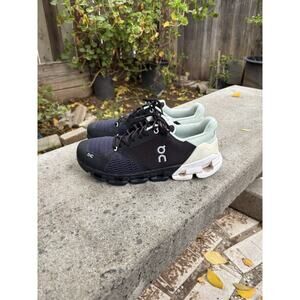 On Cloudflyer 4 Women’s Size 9 Running Athletic Shoes Black/Green